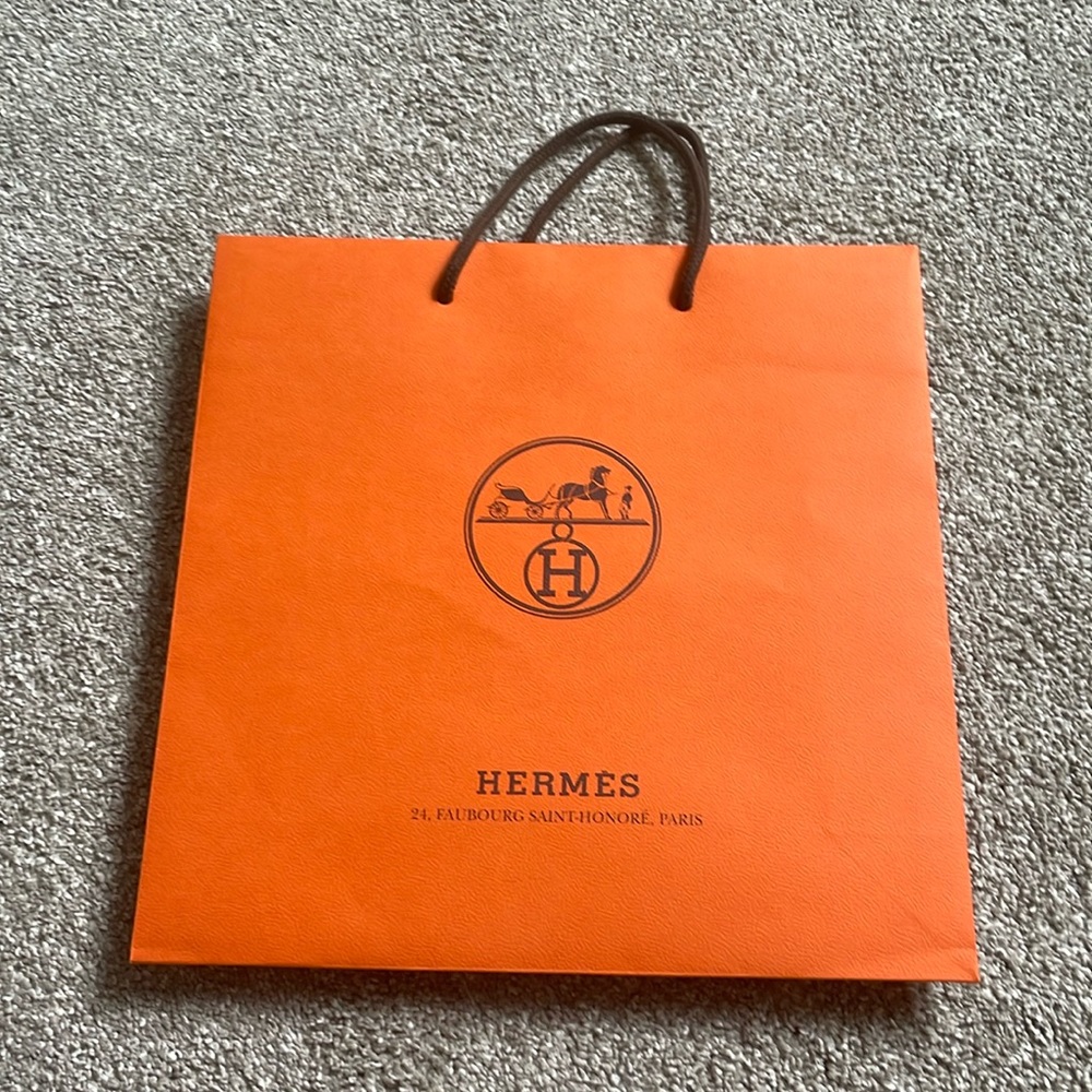 Hermes shopping bag, medium, new, 30 * 30 * 10 centimeters